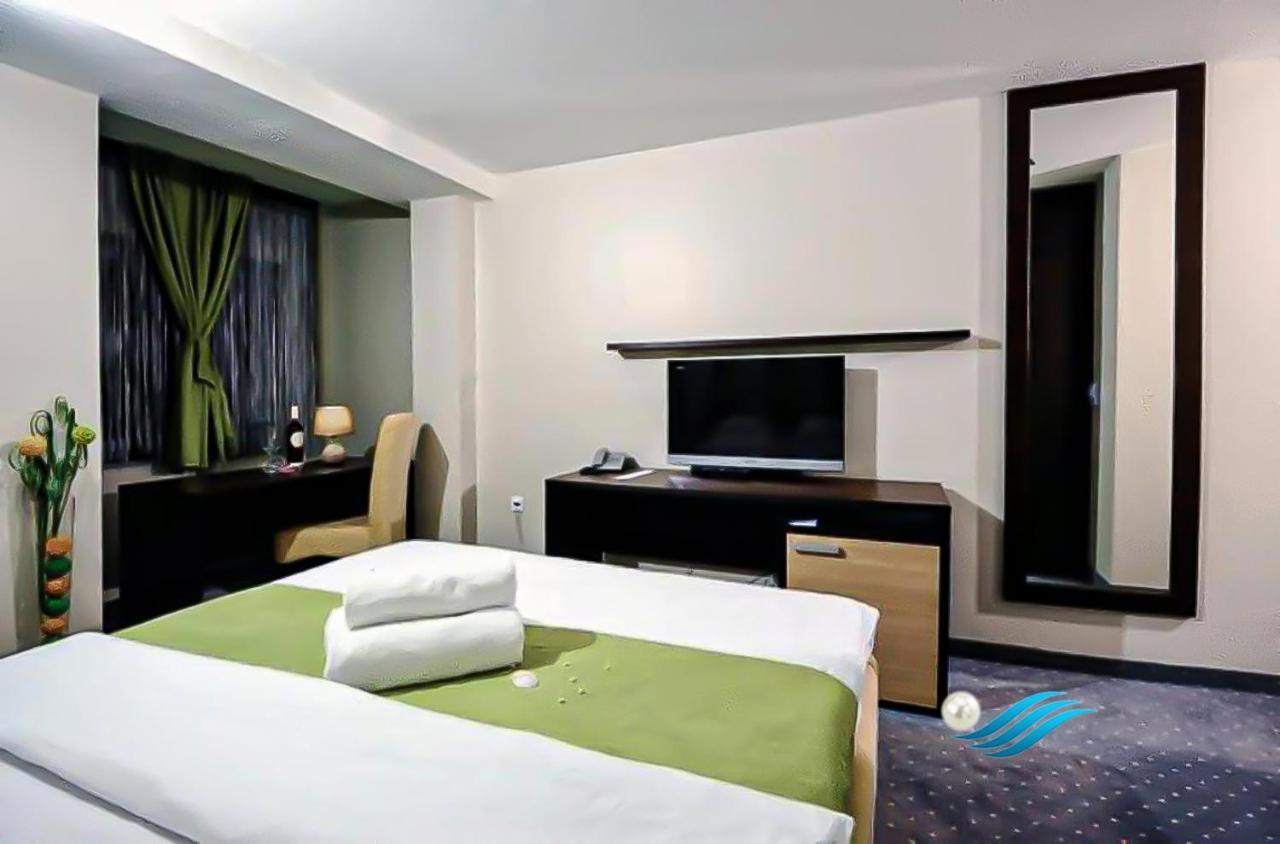 Biser Hotel Derventa Exteriör bild