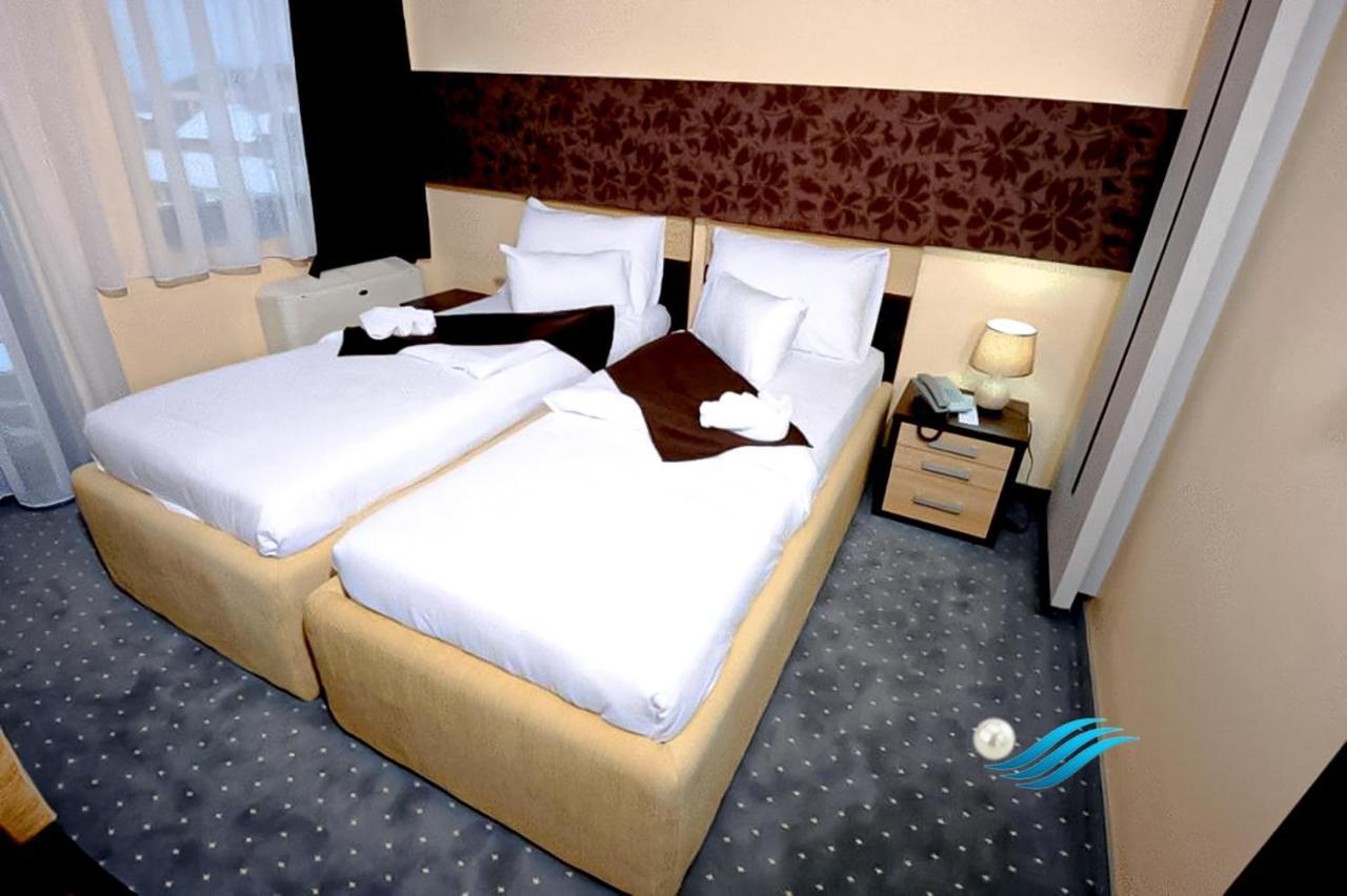 Biser Hotel Derventa Exteriör bild